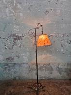 Smeedijzeren vloerlamp met sierlijke krullen, Huis en Inrichting, Ophalen, Gebruikt, 100 tot 150 cm, Vintage / Industrieel / Bohemian
