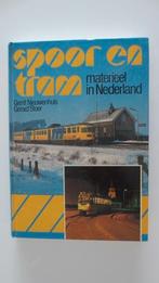 SPOOR EN TRAM BOEK UITGEVERIJ DE ALK 1982 ., Verzamelen, Spoorwegen en Tramwegen, Ophalen of Verzenden, Zo goed als nieuw, Tram