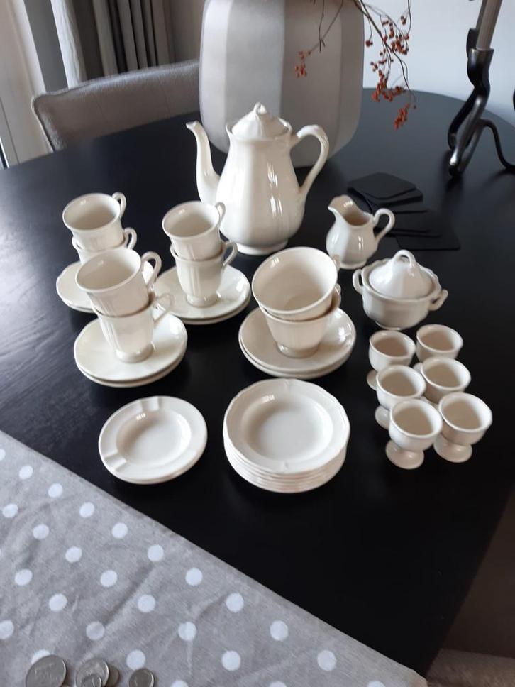 Compleet Servies - Koffie, Gebak, Diner, Huis en Inrichting, Keuken | Servies, Gebruikt, Compleet servies, Effen, Aardewerk, Ophalen