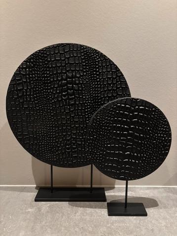 Croco ornamentenop statief beschikbaar voor biedingen