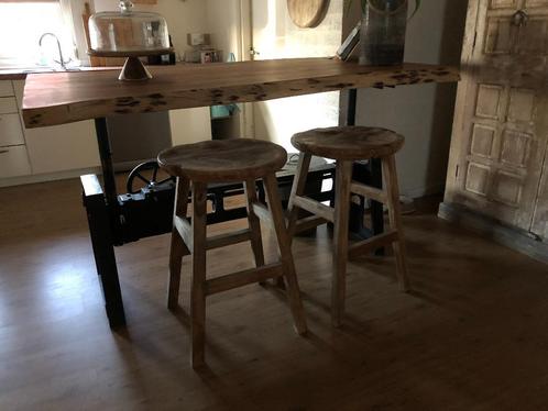 UNIEK EN HEEL FRAAI IS DEZE BOOMSTAMTAFEL MET GIETIJZEREN ON, Huis en Inrichting, Tafels | Eettafels, Nieuw, 50 tot 100 cm, 150 tot 200 cm