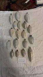 Doos 12   18 Oude Zilverkleurige Dennenappels Gesuikerd, Ophalen of Verzenden, Gebruikt