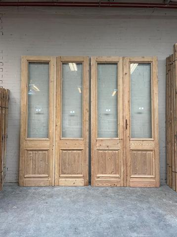 Antieke sets hoge dubbele glasdeuren, geloogd beschikbaar voor biedingen