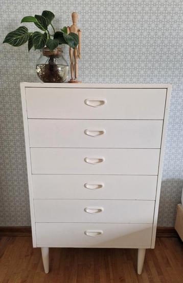 Witte ladekast vintage SMI beschikbaar voor biedingen