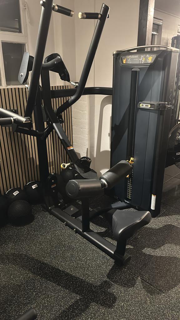 Matrix Chest/Shoulder Press & Lat Pulldown Machines, Sport en Fitness, Fitnessapparatuur, Zo goed als nieuw, Krachtstation, Borst