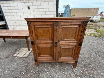 Antieke Eikenhouten Kast beschikbaar voor biedingen
