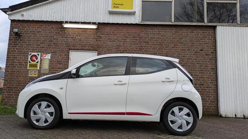 Toyota Aygo 1.0 VVT-i X- airco - bluetooth, Auto's, Toyota, Bedrijf, Te koop, Aygo, ABS, Airbags, Airconditioning, Alarm, Bluetooth