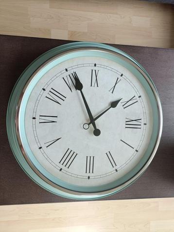 Wandklok  beschikbaar voor biedingen
