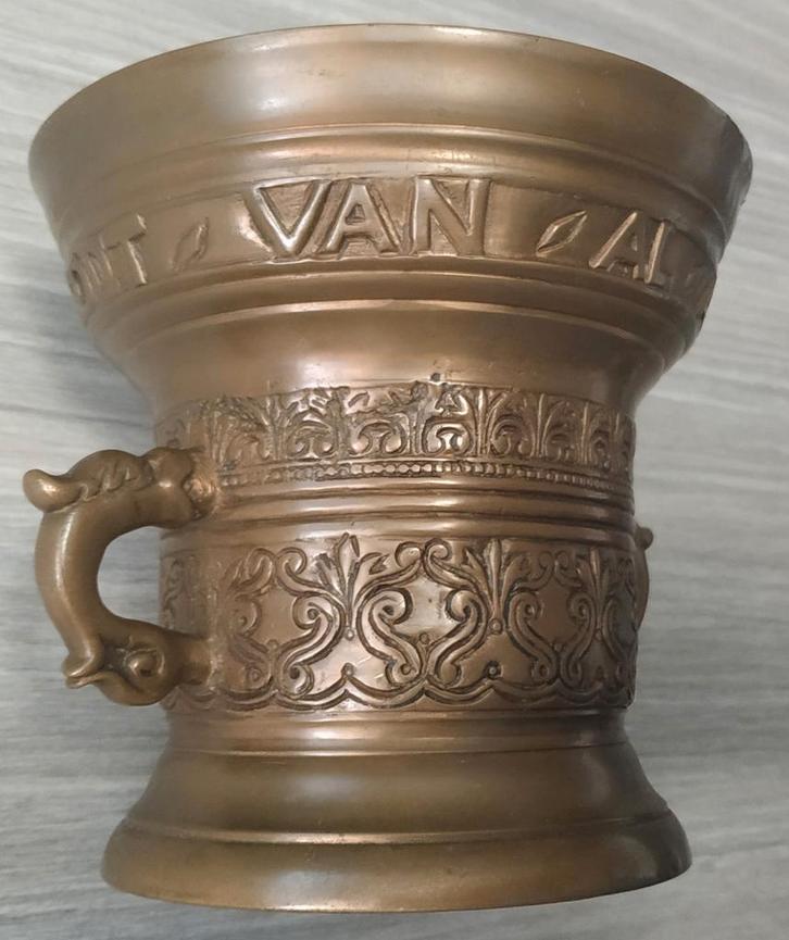 Oude bronzen vijzel met opschrift, Antiek en Kunst, Antiek | Koper en Brons, Ophalen of Verzenden