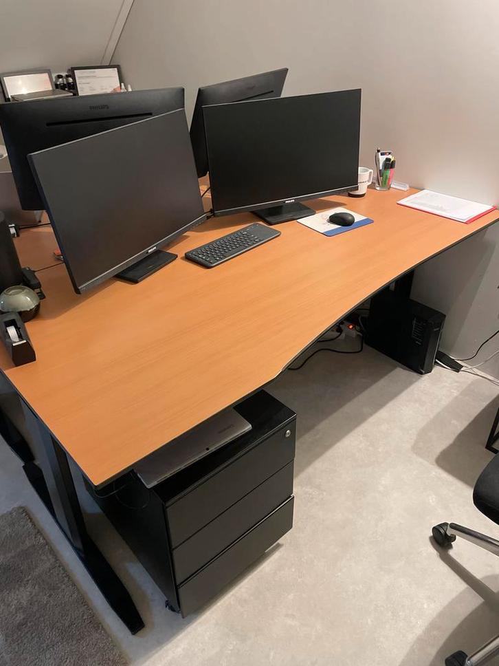 Twee professionele bureaus + bureaustoelen, Huis en Inrichting, Bureaus, Gebruikt, Bureau, In hoogte verstelbaar, Ophalen