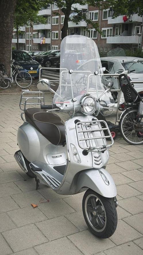 Vespa primavera (70th year), Fietsen en Brommers, Scooters | Vespa, Zo goed als nieuw, Overige modellen, Ophalen