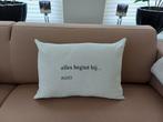 ZUSSS kussen ALLES BEGINT BIJ NIETS 60 X40 cm, Ophalen of Verzenden, Nieuw, Beige, Overige vormen