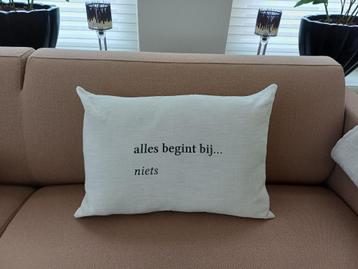 ZUSSS kussen ALLES BEGINT BIJ NIETS 60 X40 cm beschikbaar voor biedingen