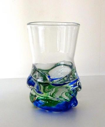 Glazen vaas helder blauw groen bewerkte onderkant 4799-g