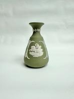 Wedgwood Jasperware Olijfgroene Vaas met Reliëfdecoratie. An, Ophalen of Verzenden