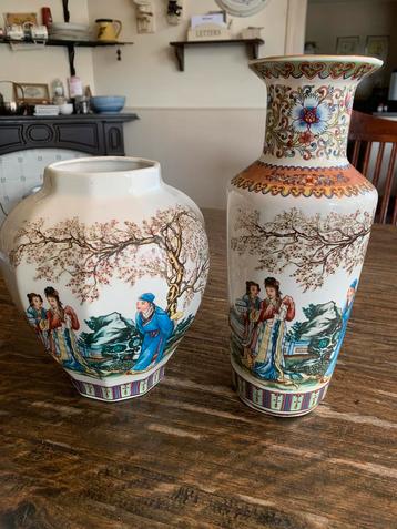 Set van 2 Chinese/ Aziatische vazen beschikbaar voor biedingen