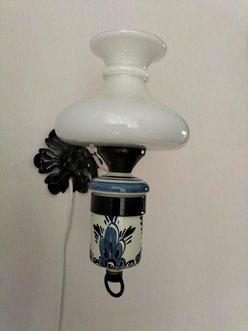 Delftsblauw Wandlampje met melkglas kapje, Huis en Inrichting, Lampen | Wandlampen, Gebruikt, Ophalen of Verzenden