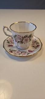 Elizabethan Fine Bone China Theekopje met Schotel, Ophalen of Verzenden