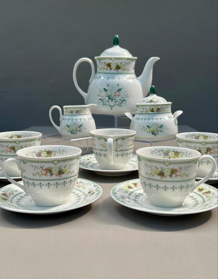 Royal Doulton Provencal (TC 1034) theeservies in nieuwstaat, Huis en Inrichting, Keuken | Servies, Nieuw, Compleet servies, Overige stijlen