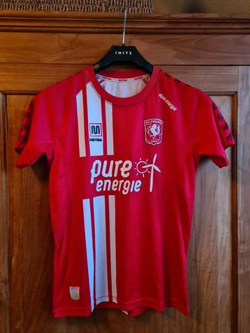 Fc Twente tenue rood shirt & broekje! Mt ca 152-158 beschikbaar voor biedingen