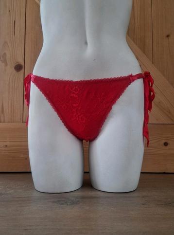 Rode string xl beschikbaar voor biedingen