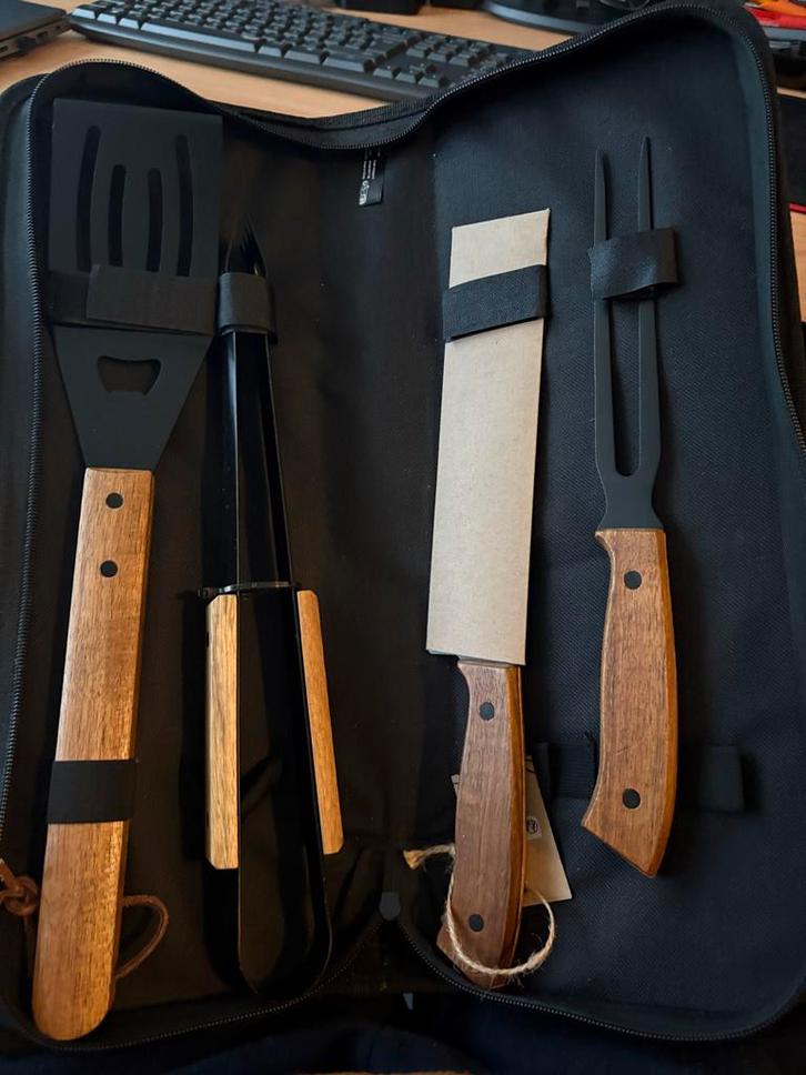 BBQ set met mes, vork, tang en spatel, Tuin en Terras, Barbecue-accessoires, Nieuw, Ophalen