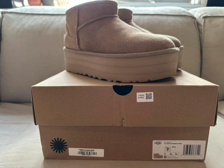UGG Ultra Mini Platform Mustard Seed Maat 38, Kleding | Dames, Schoenen, Gedragen, Lage of Enkellaarzen, Beige, Ophalen of Verzenden