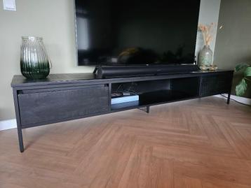 Tv meubel zwart hout 230cm beschikbaar voor biedingen
