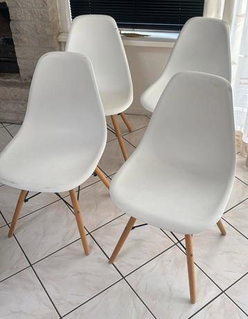 Witte Eames Stijl Stoelen - Set van 4 beschikbaar voor biedingen