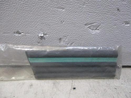 Sierlijst Spatbord Links Voor Opel Corsa A 1989 90332598, Auto-onderdelen, Carrosserie en Plaatwerk, Opel, Nieuw