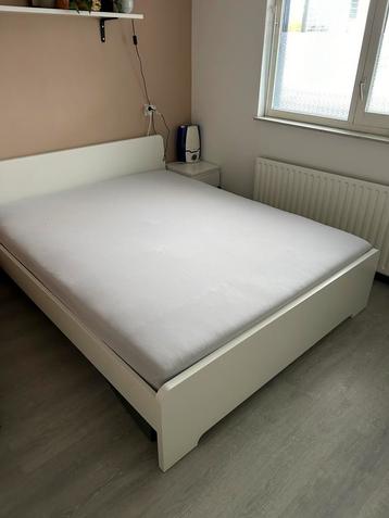 Bed 160 x 200 beschikbaar voor biedingen