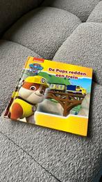 Paw Patrol – De pups redden een trein | kinderboek, Ophalen of Verzenden, Zo goed als nieuw, Fictie algemeen, Voorleesboek