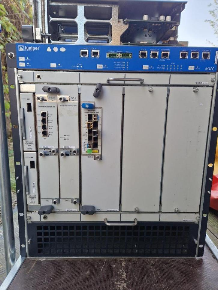 Juniper M120 router met 10G/1G ethernet modules, Computers en Software, Routers en Modems, Zo goed als nieuw, Router, Ophalen of Verzenden