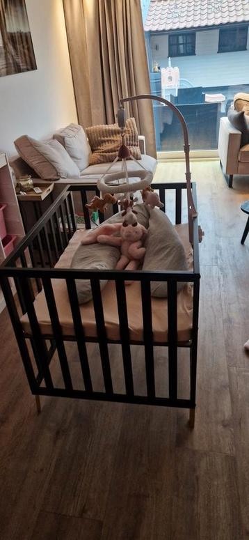 Zwarte box  beschikbaar voor biedingen