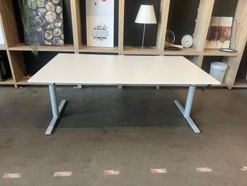 Gispen TM bureau met slinger 200x120xH62-86 cm, 12 stuks - afbeelding 2