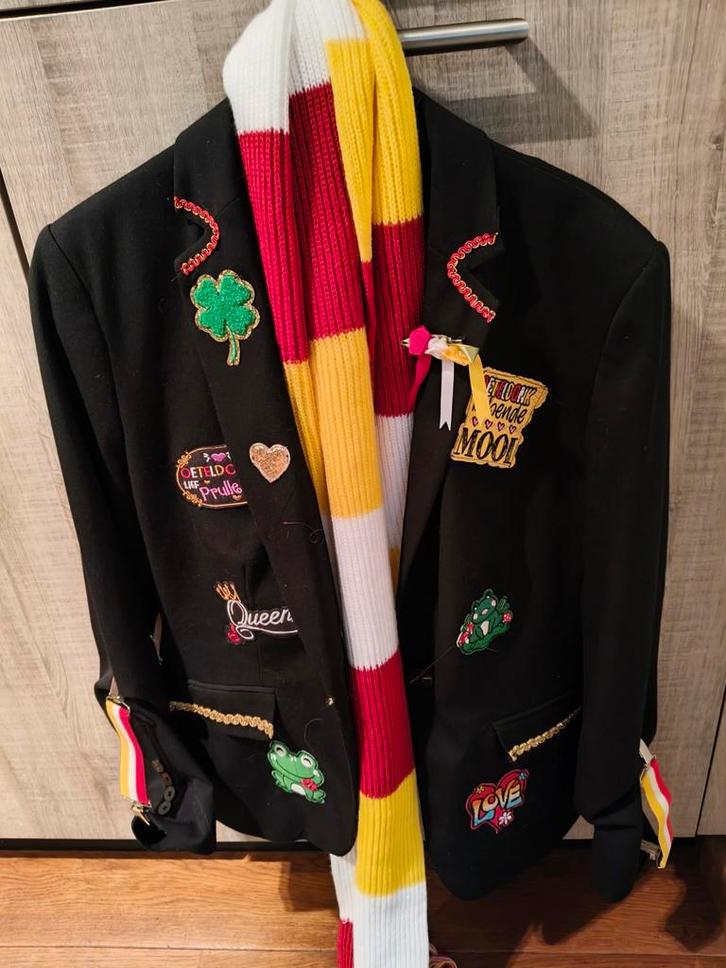 Oeteldonk Jas Dames met Emblemen, Kleding | Dames, Carnavalskleding en Feestkleding, Gedragen, Kleding, Carnaval, Ophalen of Verzenden