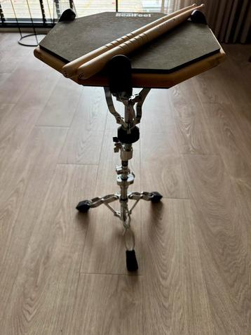 Evans RealFeel drumpad +statief + drumstokken beschikbaar voor biedingen