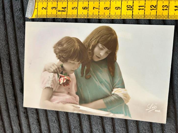 459. Oude kaart 2 Meisjes, Verzamelen, Ansichtkaarten | Themakaarten, Ongelopen, 1980 tot heden, Ophalen of Verzenden