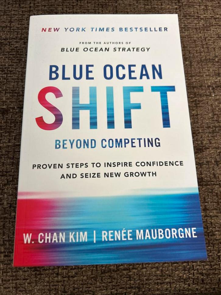 Blue Ocean Shift - Beyond Competing, Boeken, Economie, Management en Marketing, Zo goed als nieuw, Management, Ophalen of Verzenden
