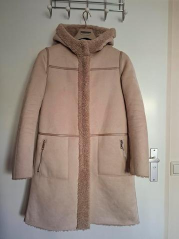 Beige Damesjas met Capuchon beschikbaar voor biedingen