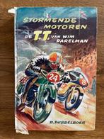 TT Assen - boek Stormende Motoren, Boeken, Ophalen of Verzenden, Gelezen, Algemeen