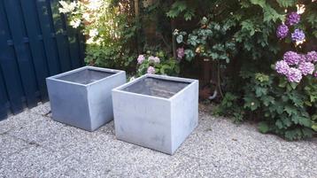 Zeer mooie fiberstone plantenbakken 65x65cm beschikbaar voor biedingen