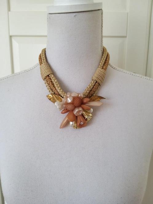 Vintage bloemen boeket hanger aan touwen ketting, Sieraden, Tassen en Uiterlijk, Kettingen, Gebruikt, Overige materialen, Bruin
