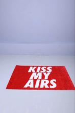 Kiss My Airs vloerkleed 72x52 cm - Nieuw, Nieuw, Rechthoekig, Rood, 50 tot 100 cm