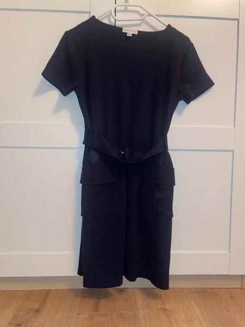 Donkerblauwe klassieke jurk (Warehouse), Kleding | Dames, Jurken, Zo goed als nieuw, Maat 38/40 (M), Blauw, Boven de knie, Ophalen of Verzenden