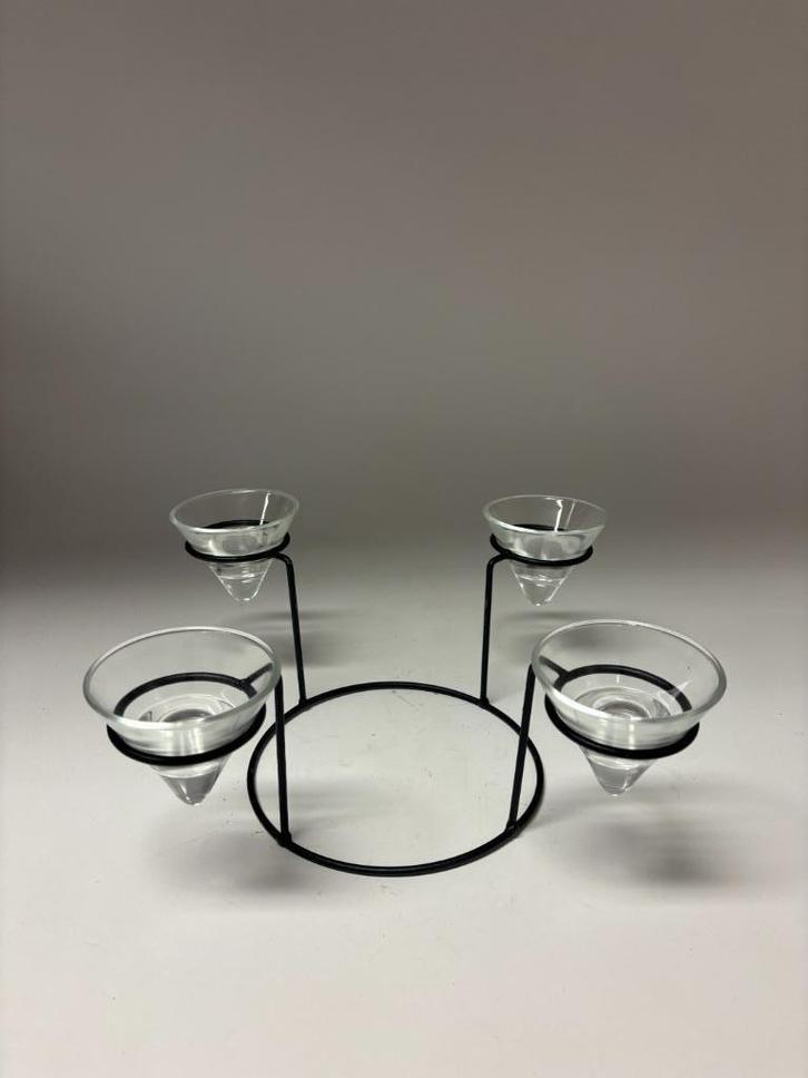 Stalen frame met 4 glazen windlichtjes, Huis en Inrichting, Woonaccessoires | Kandelaars en Kaarsen, Nieuw, Kandelaar, Minder dan 25 cm