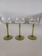 Witte wijn glazen met wijnrank decoratie, Verzamelen, Glas en Borrelglaasjes, Ophalen, Zo goed als nieuw, Overige typen