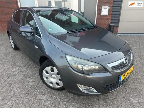 Opel Astra 1.4 Turbo Cosmo / Navi / PDC / Cruise / NAP / AUX, Auto's, Opel, Bedrijf, Te koop, Astra, ABS, Airbags, Airconditioning