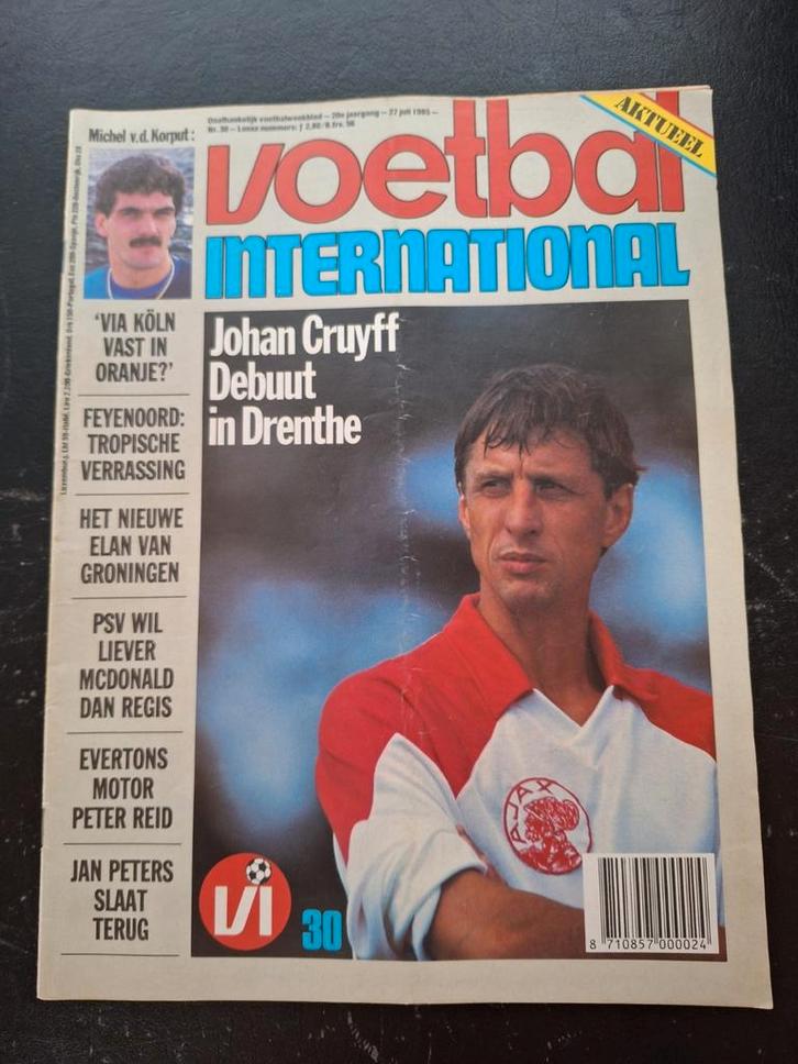 VI 1985 - Het debuut van Johan Cruijff in Drenthe, Verzamelen, Sportartikelen en Voetbal, Zo goed als nieuw, Boek of Tijdschrift