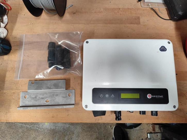 Goodwe 2500xs omvormer 1MPPT, Doe-het-zelf en Verbouw, Elektra en Kabels, Ophalen of Verzenden